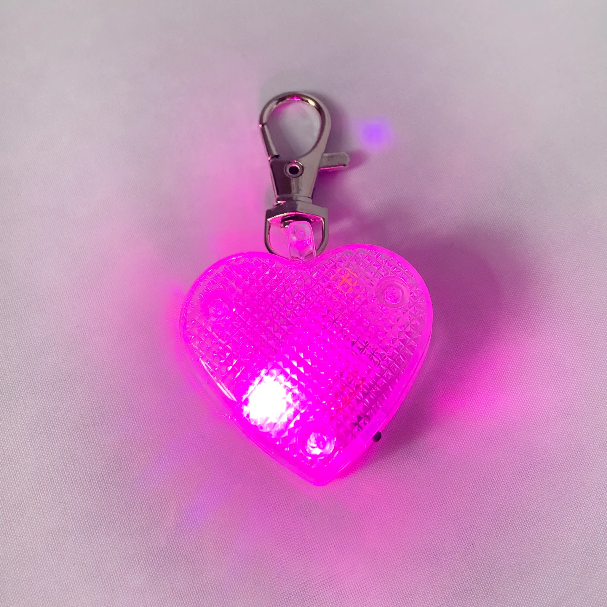 Crufts light up tag light - heart - Image 2