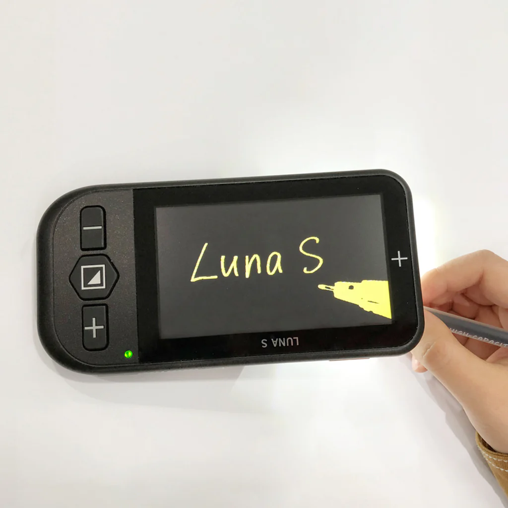 Luna S portable video magnifier - Image 4